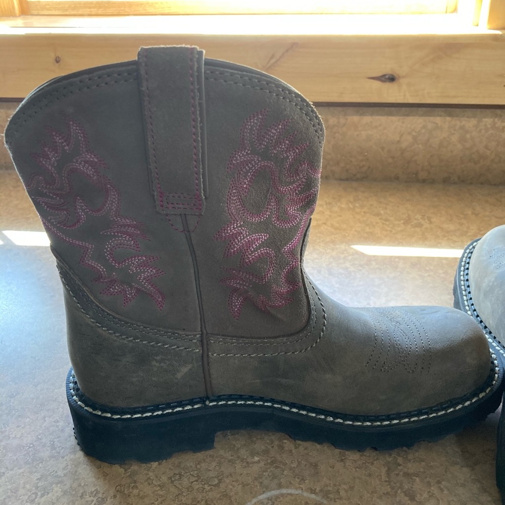 Ariat fat boy  boots size 7.5 excellent shape